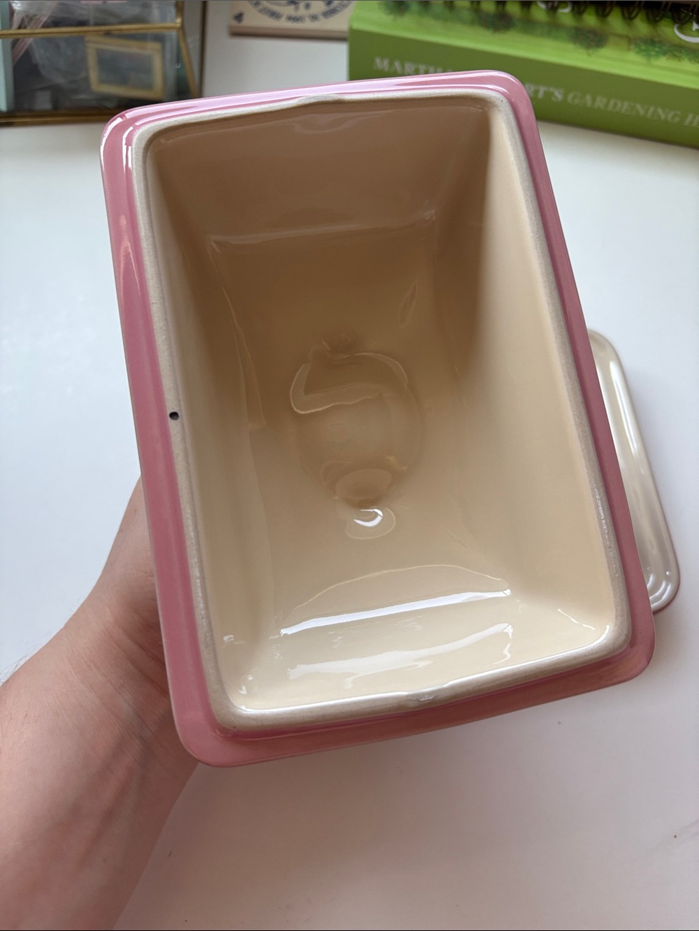 Le Creuset Stoneware Heritage European Covered Butter Dish (Rose Quartz) - Picture 4 of 5